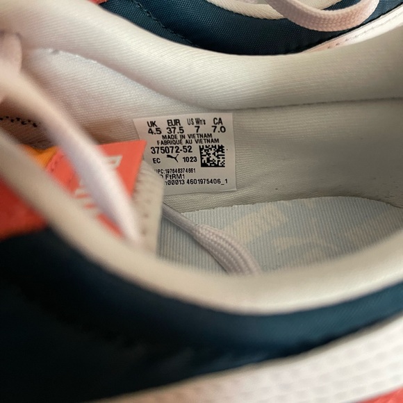 Ladies multicolor puma sneaker size 7 - Picture 3 of 4